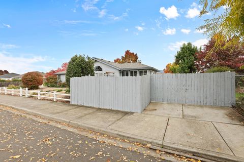 Tiny photo for 1401 Diamond Street, Medford, OR 97501 (MLS # 220211621)