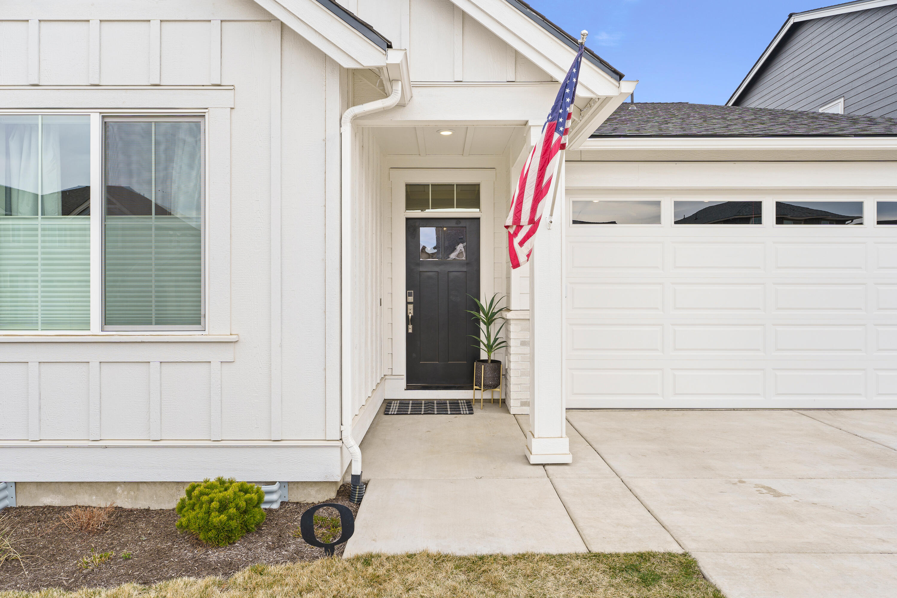 3022 NE Nipper Drive
