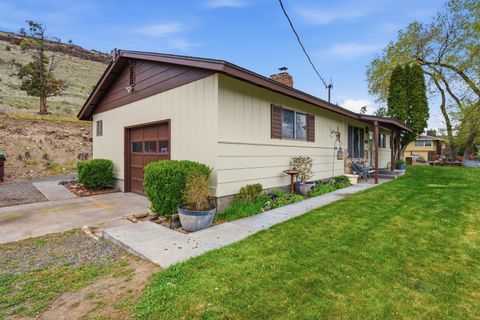 Tiny photo for 2577 SE Hill Street, Prineville, OR 97754 (MLS # 220219818)
