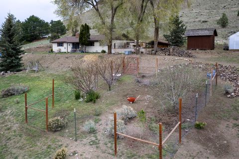 Tiny photo for 2577 SE Hill Street, Prineville, OR 97754 (MLS # 220219818)