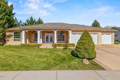 Photo of 2835 Front Street, Klamath Falls, OR 97601 (MLS # 220228728)