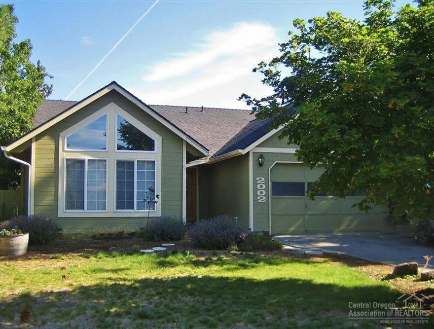 Remodeled luxurious single level 3bd/3bth. 2 masters w/private entrances. 657sf master suite could provide for VIP guests & has walk-in closet, 2 vanities & tile shower. Spacious kitchen w/granite counters, high-end cabinet space, large island, new stainless appliances & huge pantry. Beautiful office space at front door. Open floor plan w/ huge living room. New heat pump (10yr warranty) w/central air. 2 car garage, on landscaped .17 acre close to Mountain View High & Pine Nursery.