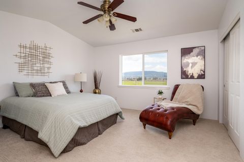 Tiny photo for 368 Live Oak Loop, Central Point, OR 97502 (MLS # 220216891)