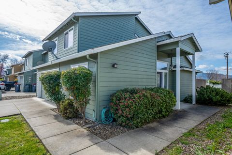 Tiny photo for 368 Live Oak Loop, Central Point, OR 97502 (MLS # 220216891)