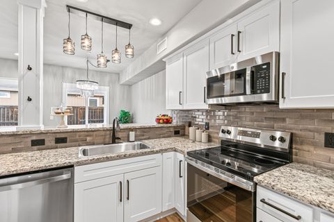 Tiny photo for 7426 Denman Court, White City, OR 97503 (MLS # 220214967)