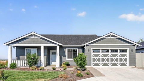 Photo of 1492 Quarter Lane, Medford, OR 97504 (MLS # 220226733)