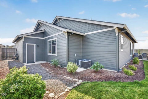 Tiny photo for 1492 Quarter Lane, Medford, OR 97504 (MLS # 220226733)