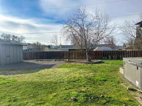 Tiny photo for 551 SE Holly Street, Prineville, OR 97754 (MLS # 220214301)