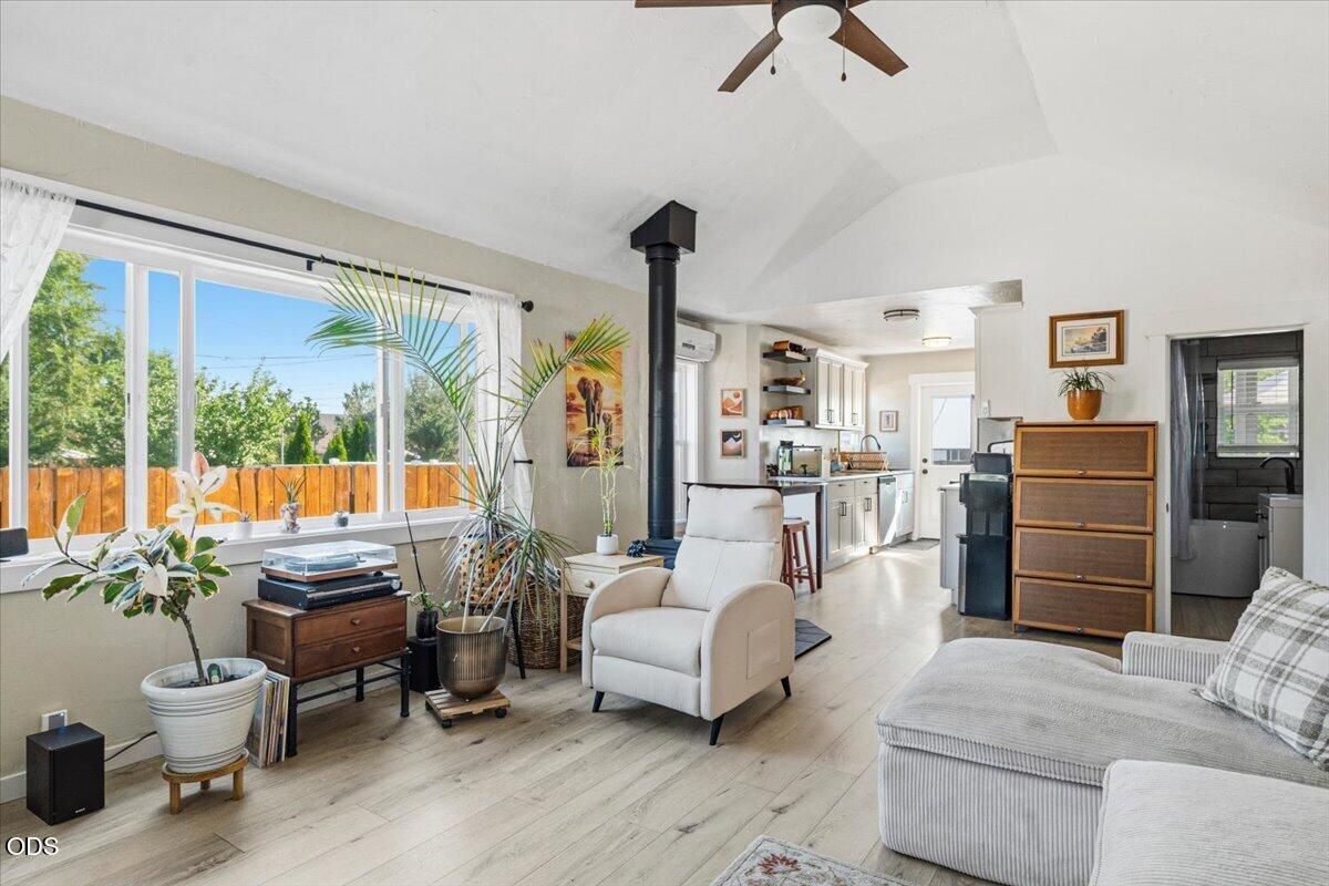736 SW 10th Street