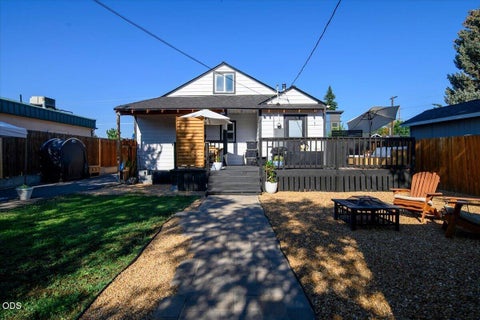Tiny photo for 736 SW 10th Street, Redmond, OR 97756 (MLS # 220227283)