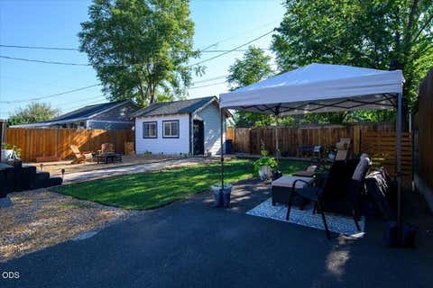 Tiny photo for 736 SW 10th Street, Redmond, OR 97756 (MLS # 220227283)