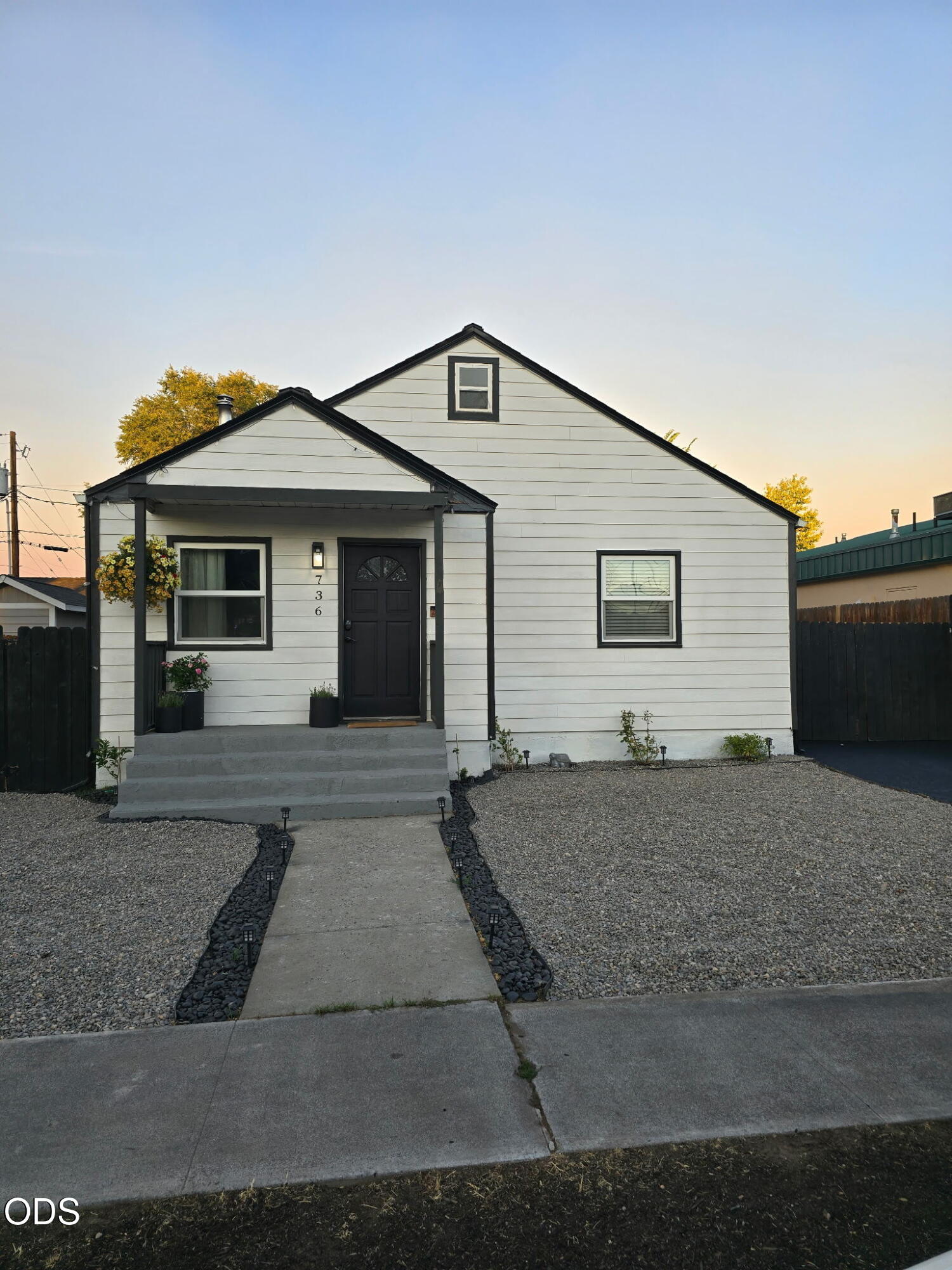 736 SW 10th Street