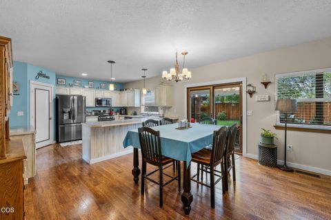 Tiny photo for 2949 NW 22nd Street, Redmond, OR 97756 (MLS # 220225800)