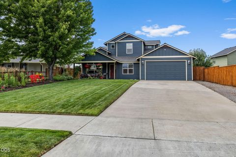 Tiny photo for 2949 NW 22nd Street, Redmond, OR 97756 (MLS # 220225800)