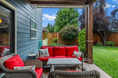 Tiny photo for 2949 NW 22nd Street, Redmond, OR 97756 (MLS # 220225800)