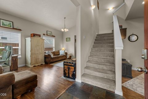 Tiny photo for 2949 NW 22nd Street, Redmond, OR 97756 (MLS # 220225800)