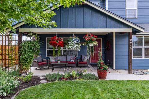 Tiny photo for 2949 NW 22nd Street, Redmond, OR 97756 (MLS # 220225800)