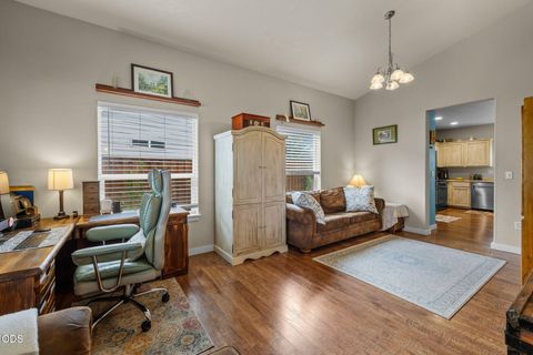 Tiny photo for 2949 NW 22nd Street, Redmond, OR 97756 (MLS # 220225800)