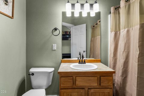 Tiny photo for 2949 NW 22nd Street, Redmond, OR 97756 (MLS # 220225800)