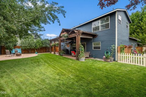 Tiny photo for 2949 NW 22nd Street, Redmond, OR 97756 (MLS # 220225800)