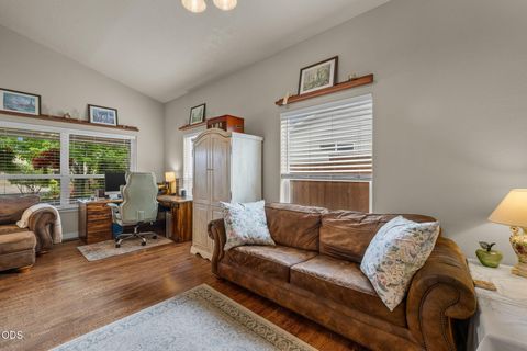 Tiny photo for 2949 NW 22nd Street, Redmond, OR 97756 (MLS # 220225800)