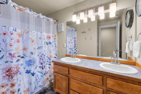 Tiny photo for 2949 NW 22nd Street, Redmond, OR 97756 (MLS # 220225800)