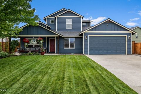 Tiny photo for 2949 NW 22nd Street, Redmond, OR 97756 (MLS # 220225800)