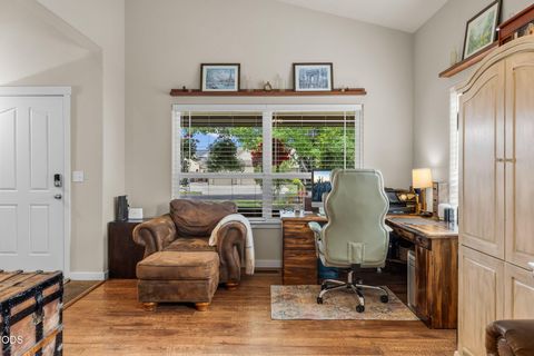 Tiny photo for 2949 NW 22nd Street, Redmond, OR 97756 (MLS # 220225800)