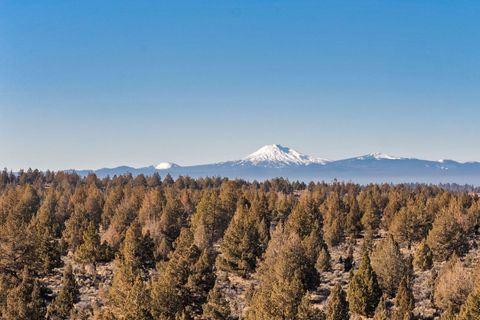Tiny photo for 60440 Chickasaw Way, Bend, OR 97702 (MLS # 220214379)