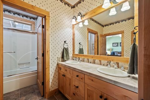 Tiny photo for 60440 Chickasaw Way, Bend, OR 97702 (MLS # 220214379)