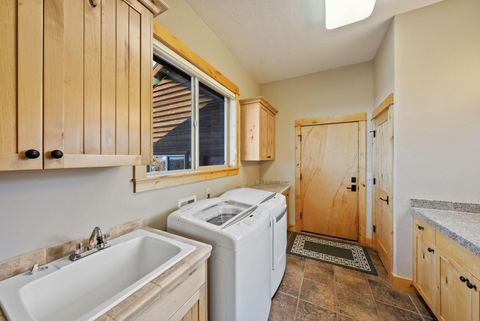 Tiny photo for 60440 Chickasaw Way, Bend, OR 97702 (MLS # 220214379)