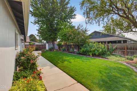 Tiny photo for 722 NE Stoneridge Loop, Prineville, OR 97754 (MLS # 220226962)
