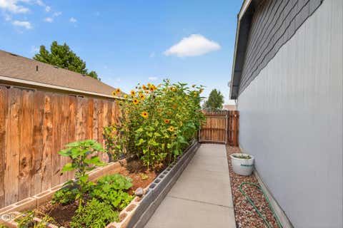 Tiny photo for 722 NE Stoneridge Loop, Prineville, OR 97754 (MLS # 220226962)