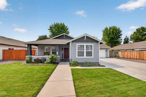 Photo of 722 NE Stoneridge Loop, Prineville, OR 97754 (MLS # 220226962)