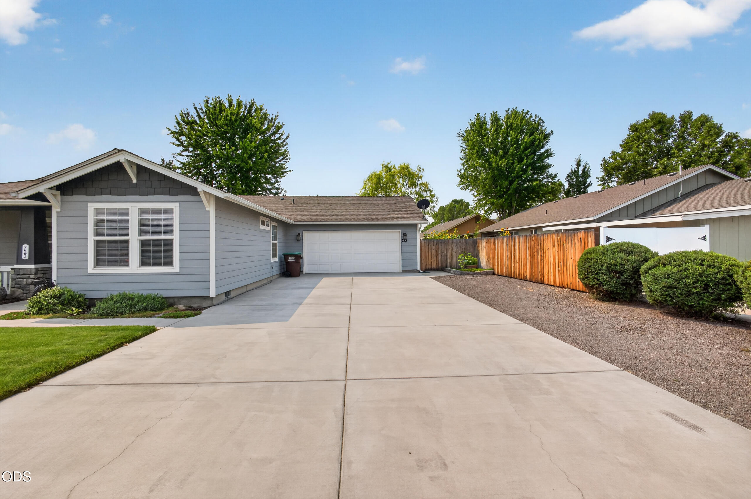 722 NE Stoneridge Loop
