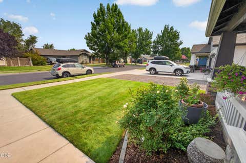 Tiny photo for 722 NE Stoneridge Loop, Prineville, OR 97754 (MLS # 220226962)