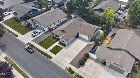 Tiny photo for 722 NE Stoneridge Loop, Prineville, OR 97754 (MLS # 220226962)