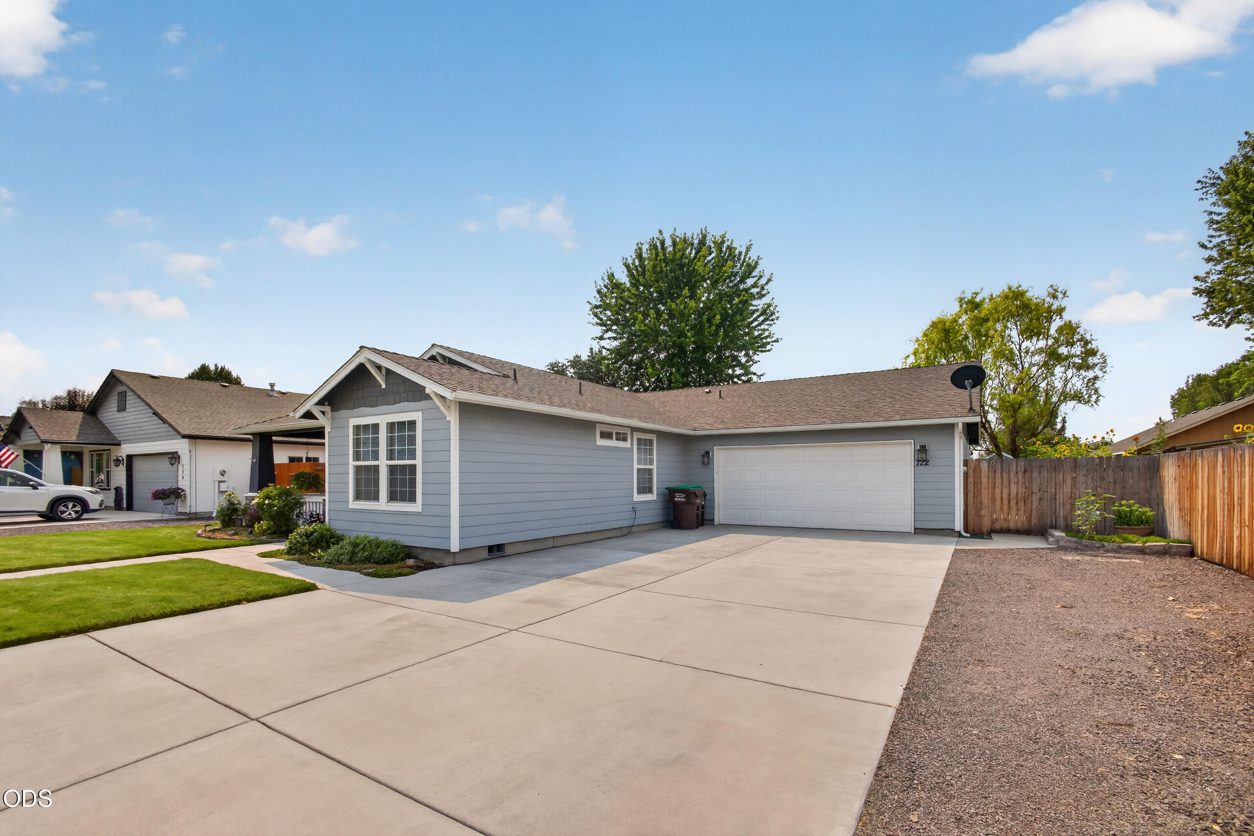722 NE Stoneridge Loop