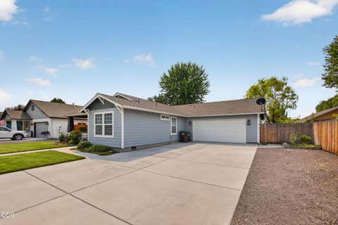Tiny photo for 722 NE Stoneridge Loop, Prineville, OR 97754 (MLS # 220226962)
