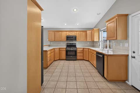 Tiny photo for 722 NE Stoneridge Loop, Prineville, OR 97754 (MLS # 220226962)