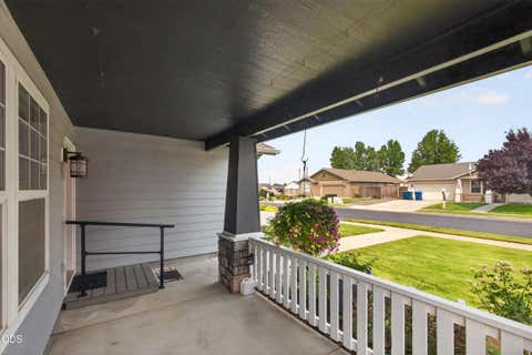 Tiny photo for 722 NE Stoneridge Loop, Prineville, OR 97754 (MLS # 220226962)