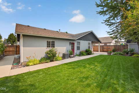 Tiny photo for 722 NE Stoneridge Loop, Prineville, OR 97754 (MLS # 220226962)