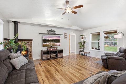 Tiny photo for 15991 Falcon Lane, La Pine, OR 97739 (MLS # 220219896)