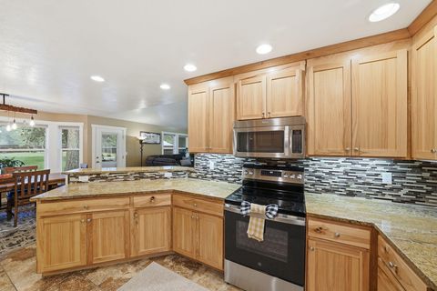 Tiny photo for 15991 Falcon Lane, La Pine, OR 97739 (MLS # 220219896)