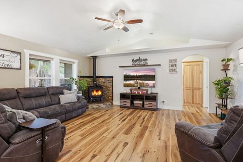 Tiny photo for 15991 Falcon Lane, La Pine, OR 97739 (MLS # 220219896)