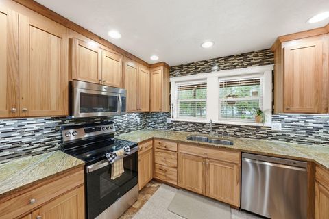 Tiny photo for 15991 Falcon Lane, La Pine, OR 97739 (MLS # 220219896)