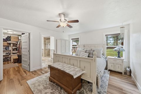 Tiny photo for 15991 Falcon Lane, La Pine, OR 97739 (MLS # 220219896)