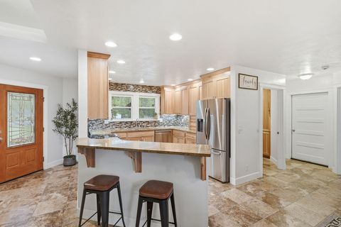 Tiny photo for 15991 Falcon Lane, La Pine, OR 97739 (MLS # 220219896)