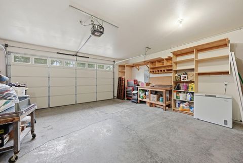 Tiny photo for 15991 Falcon Lane, La Pine, OR 97739 (MLS # 220219896)