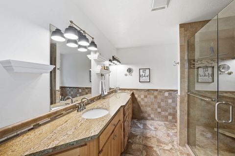 Tiny photo for 15991 Falcon Lane, La Pine, OR 97739 (MLS # 220219896)